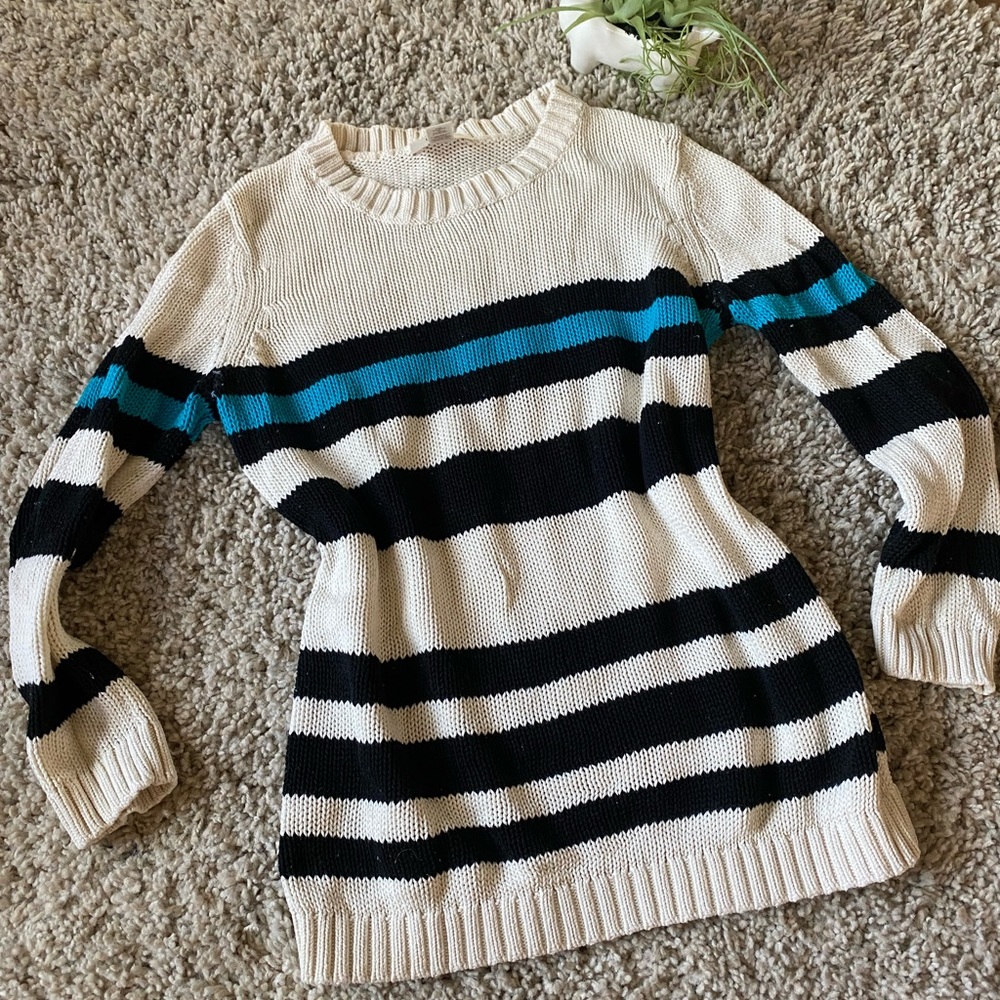 Cute and cozy color block loft adorable outing knitted sweater.